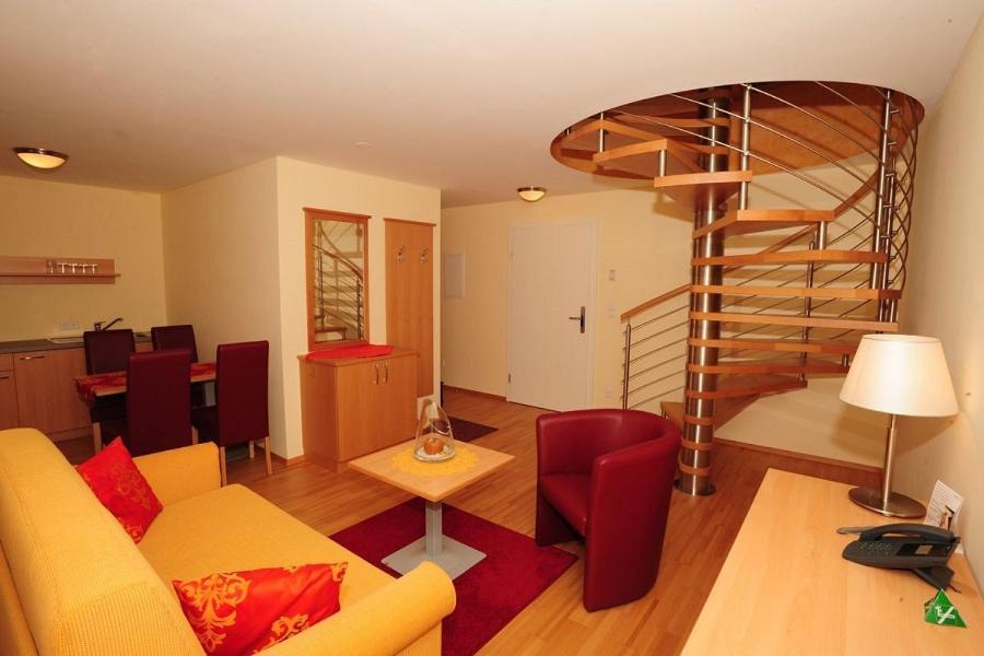 Hotel Kirchenwirt In Maria Schutz Schottwien Esterno foto