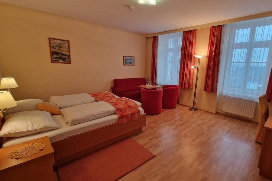 Hotel Kirchenwirt In Maria Schutz Schottwien Esterno foto